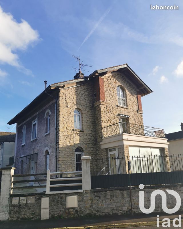 3-salle Appartement à Lamorlaye, France No. 218480