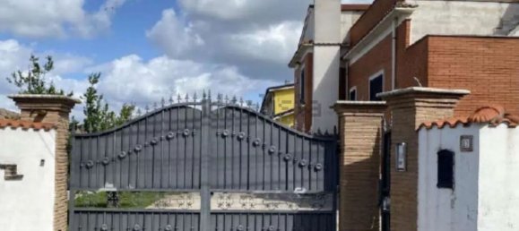 4 bedrooms Duplex in Pomezia, Italy No. 325155 4