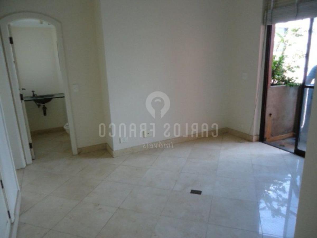 Casa de 4 dormitorios en Sao Paulo, Brazil No. 594086