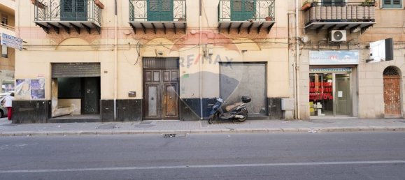 5 rooms Apartment in Palermo, Italy No. 19409 10