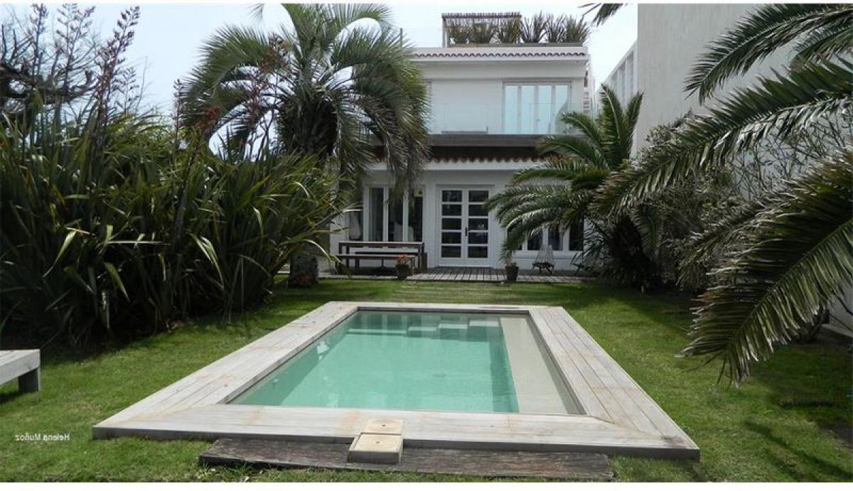 3 bedrooms House in Maldonado, Uruguay No. 799