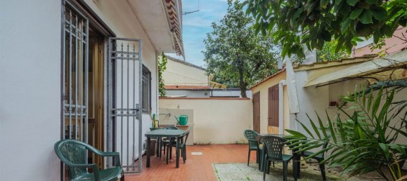 8 rooms House in Viareggio, Italy No. 211107 4