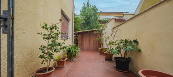 8 rooms House in Viareggio, Italy No. 211107 2