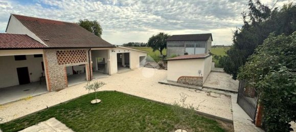 Villa de 5 habitaciónes en Goito, Italy No. 338432 2