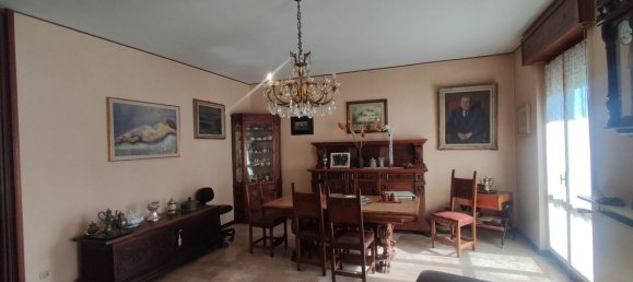 4 rooms Apartment in Piacenza, Italy No. 217710 2