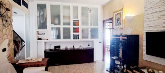 3غرفة شقة في Bari, Italy رقم 39581 13