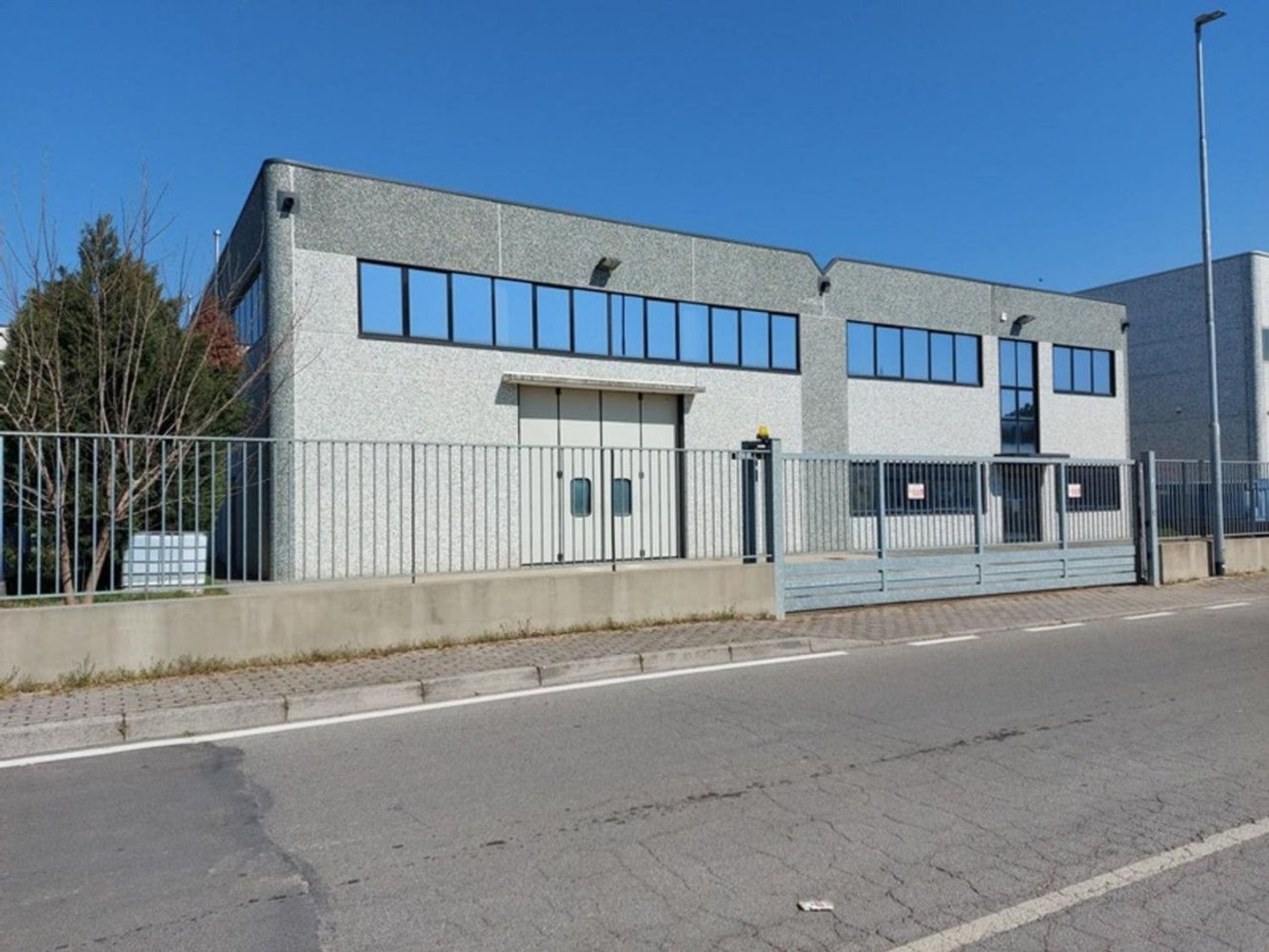 1293m² Warehouse in Galgagnano, Italy No. 378476