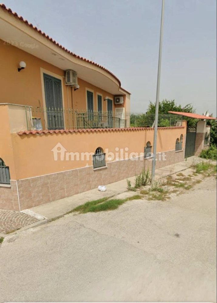 Edificio de 5 habitaciónes en Caivano, Italy No. 296237