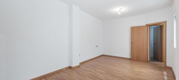Apartamento de 3 dormitorios en Granada, Spain No. 148240 4