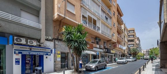 Apartamento de 3 dormitorios en Granada, Spain No. 148240 2