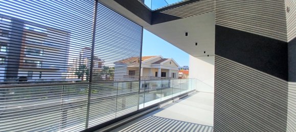 3 bedrooms Apartment in Germasogeia, Cyprus No. 749 4