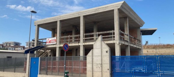 250m² Office in Pescara, Italy No. 126750 2