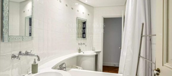 4 bedrooms Apartment in Paris, France No. 105731 11