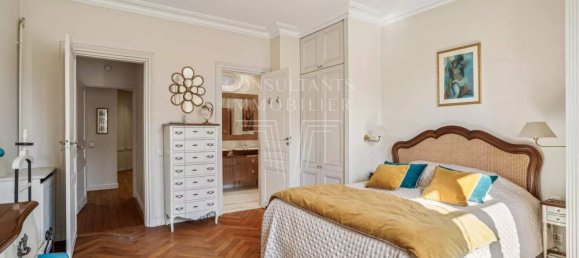 4 bedrooms Apartment in Paris, France No. 105731 7