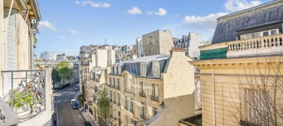 4 bedrooms Apartment in Paris, France No. 105731 2