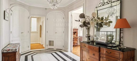 4 bedrooms Apartment in Paris, France No. 105731 3