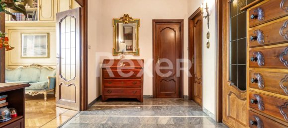 3-salle Appartement à Turin, Italy No. 12302 17