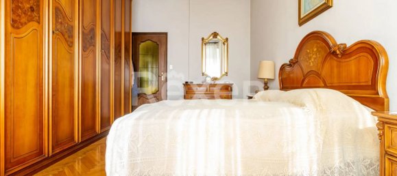 3-salle Appartement à Turin, Italy No. 12302 13