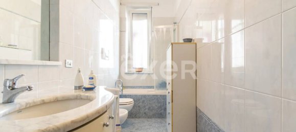 3-salle Appartement à Turin, Italy No. 12302 16