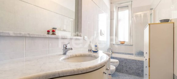 3-salle Appartement à Turin, Italy No. 12302 15