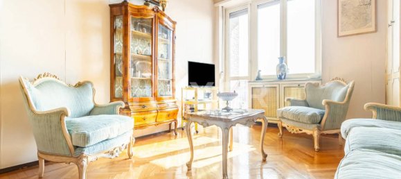 3-salle Appartement à Turin, Italy No. 12302 3