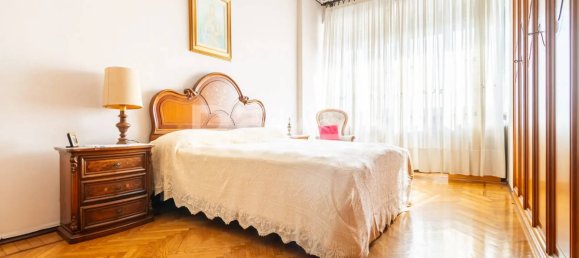 3-salle Appartement à Turin, Italy No. 12302 14