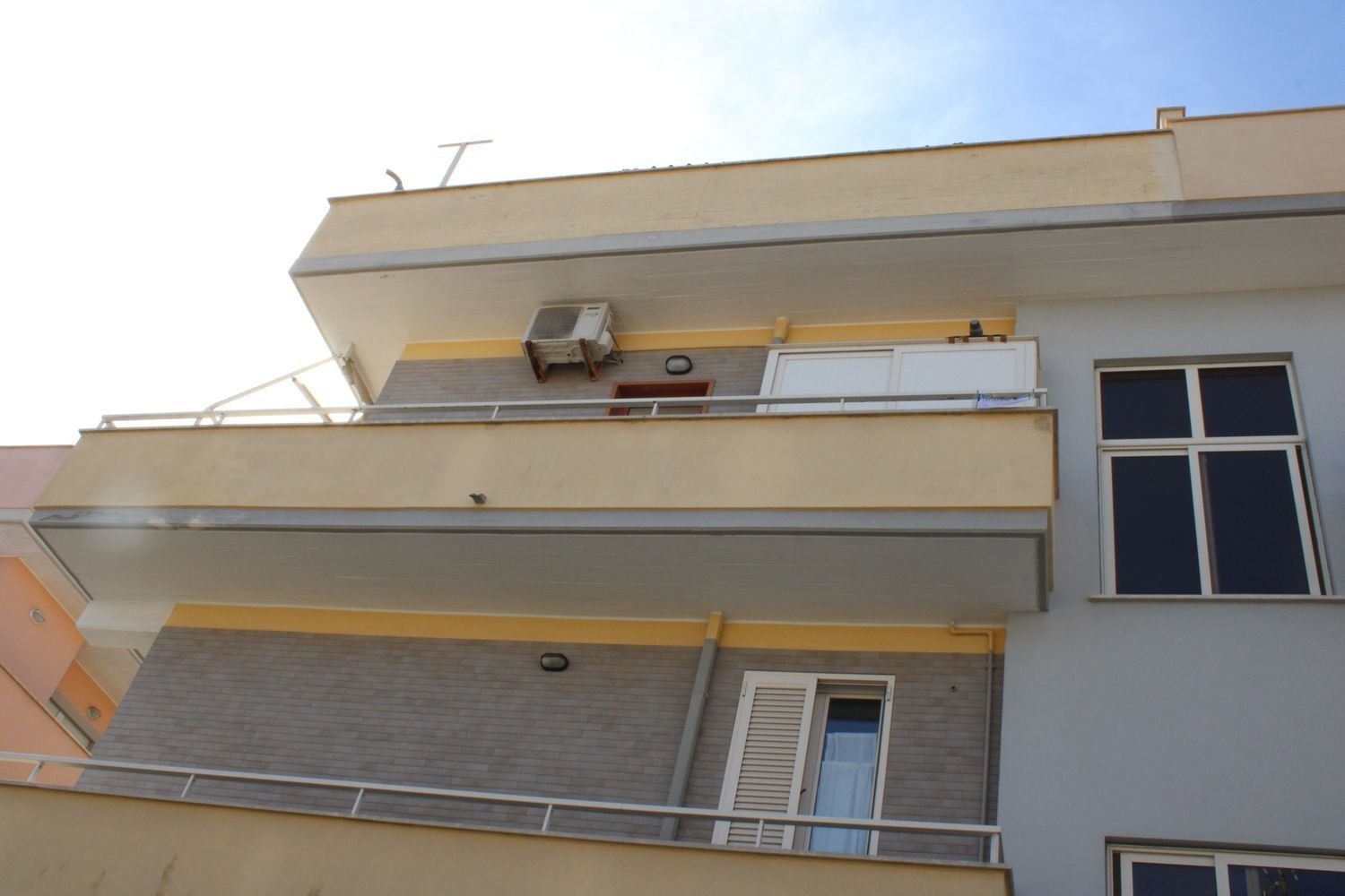 Dúplex de 5 dormitorios en Nettuno, Italy No. 356452