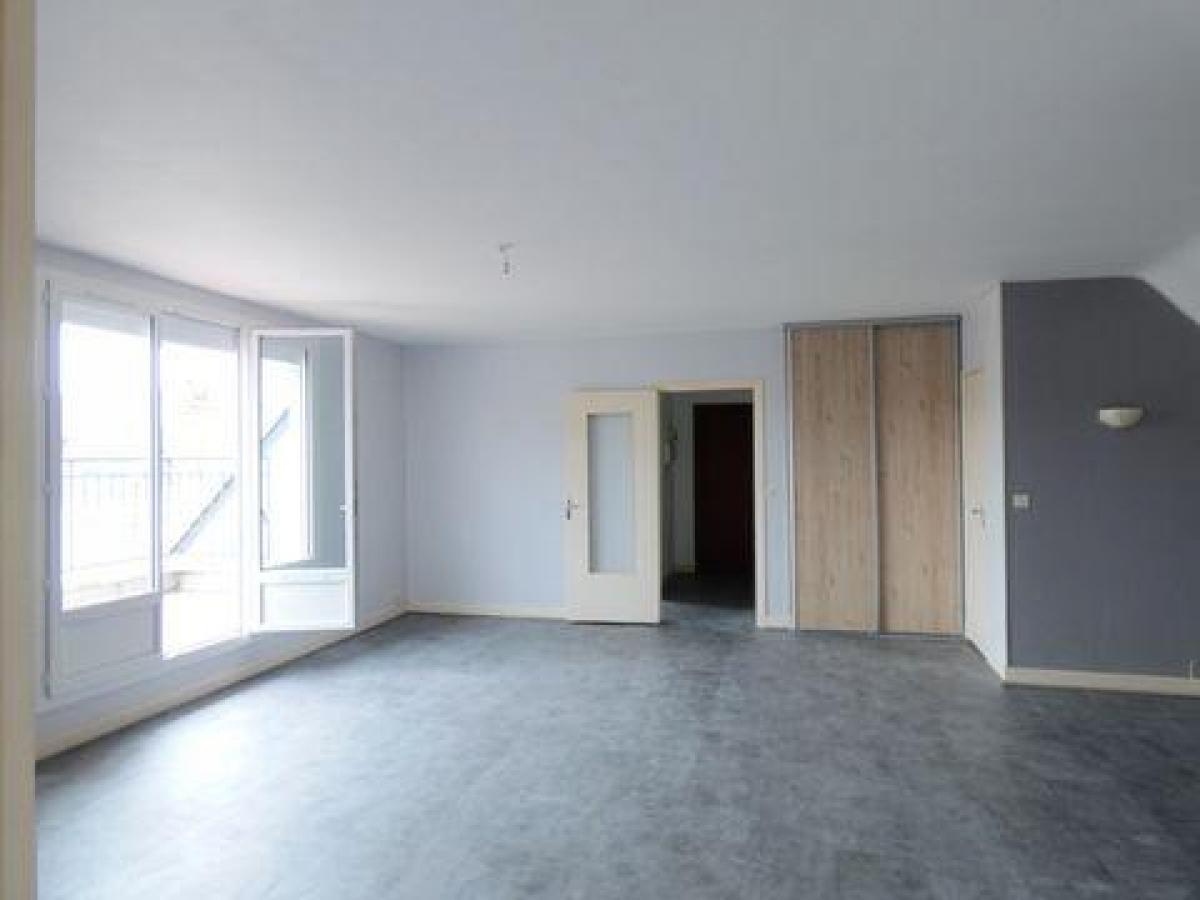 Studio in Tours, France No. 13126