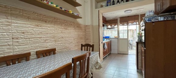 5-salle Appartement à Naples, Italy No. 36054 19