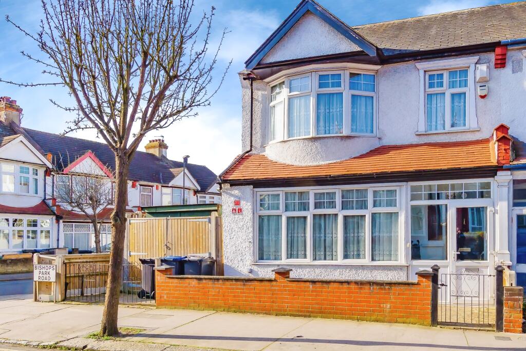 3 bedrooms Commercial property in London, United Kingdom No. 11582