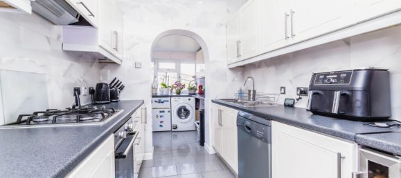 3 bedrooms Commercial property in London, United Kingdom No. 11582 5