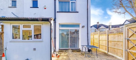 3 bedrooms Commercial property in London, United Kingdom No. 11582 16