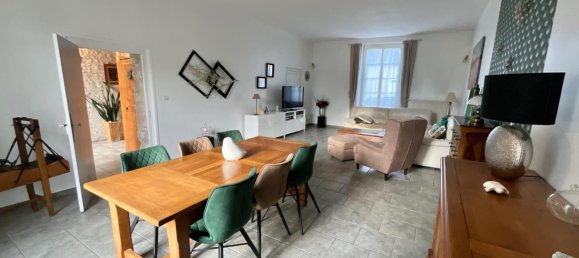 4 bedrooms House in Mehun-sur-Yevre, France No. 226126 2