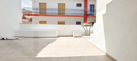 2-salle Bâtiment à Triggiano, Italy No. 30745 2