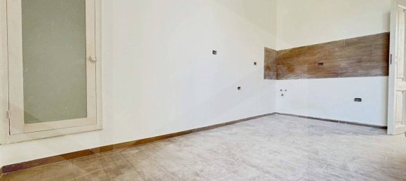 2-salle Bâtiment à Triggiano, Italy No. 30745 9