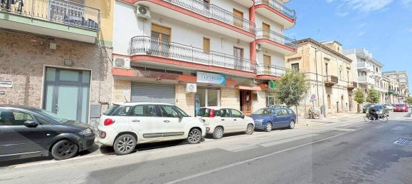 2-salle Bâtiment à Triggiano, Italy No. 30745 4