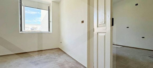 2-salle Bâtiment à Triggiano, Italy No. 30745 7