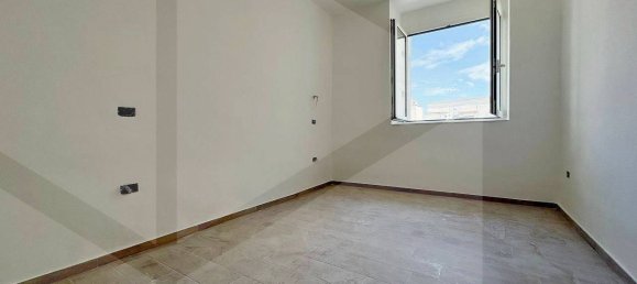 2-salle Bâtiment à Triggiano, Italy No. 30745 5