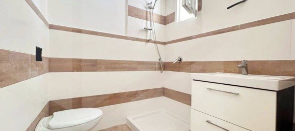 2-salle Bâtiment à Triggiano, Italy No. 30745 12