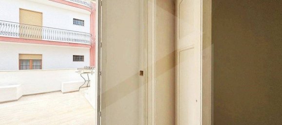 2-salle Bâtiment à Triggiano, Italy No. 30745 14