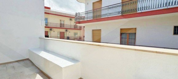 2-salle Bâtiment à Triggiano, Italy No. 30745 3