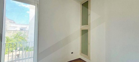 2-salle Bâtiment à Triggiano, Italy No. 30745 11