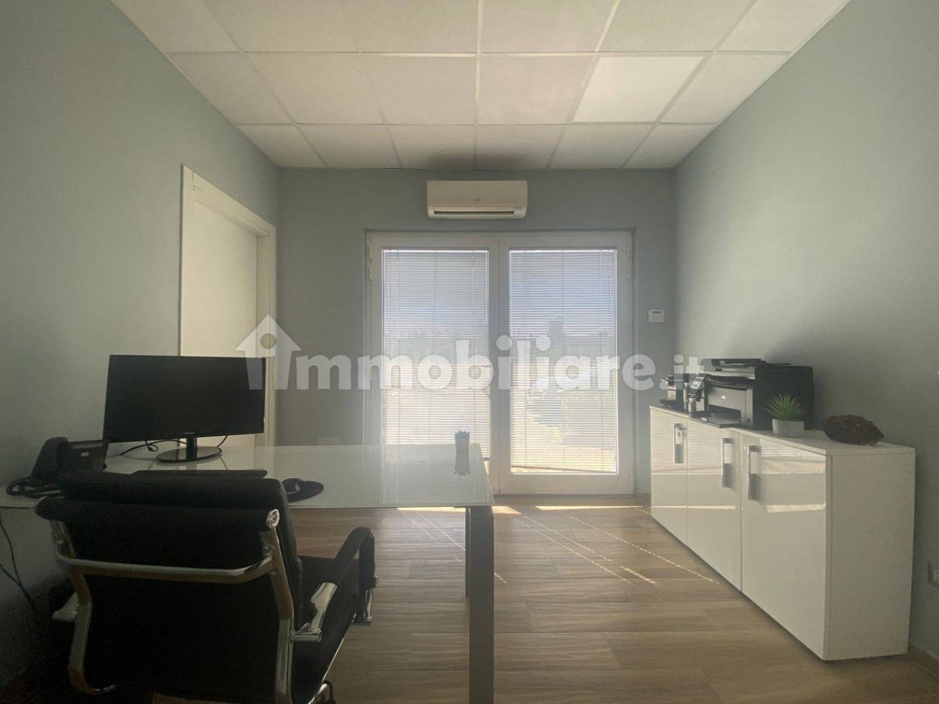 3 rooms Commercial property in Cecina, Italy No. 256501