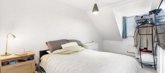 3 bedrooms House in Horley, United Kingdom No. 978 6