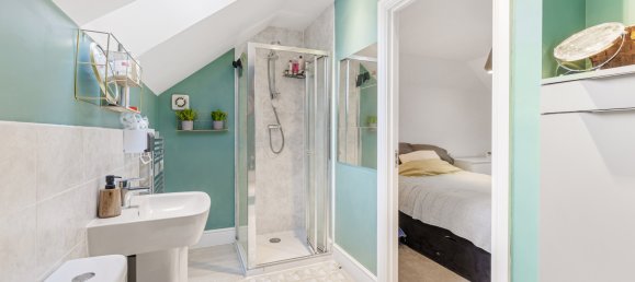 3 bedrooms House in Horley, United Kingdom No. 978 7