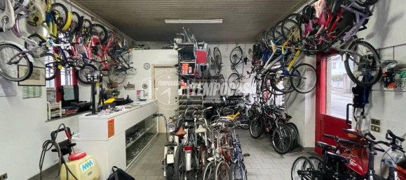 2-salle Propriété commerciale à Lentate sul Seveso, Italy No. 96243 5