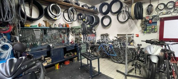 2-salle Propriété commerciale à Lentate sul Seveso, Italy No. 96243 10