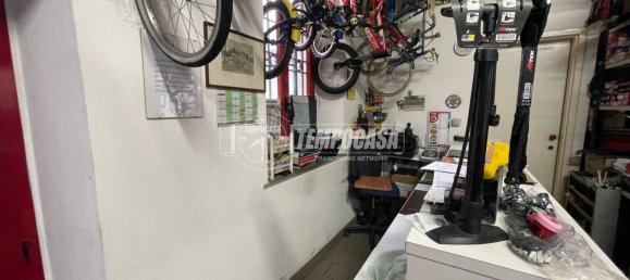 2-salle Propriété commerciale à Lentate sul Seveso, Italy No. 96243 12