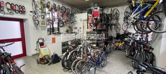 2-salle Propriété commerciale à Lentate sul Seveso, Italy No. 96243 7