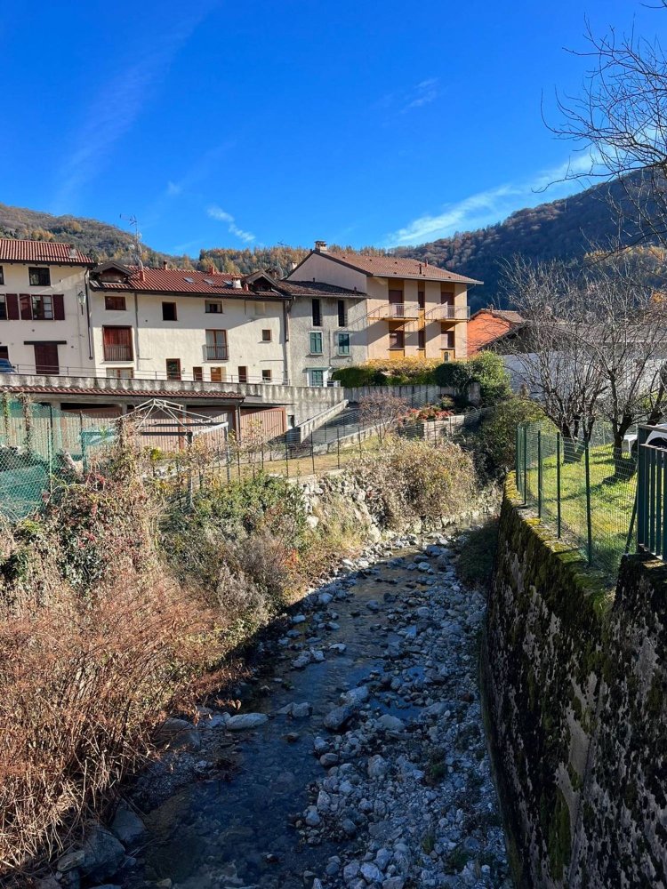 5 rooms Apartment in Barni, Italy No. 75082